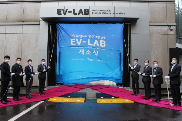 제주첨단과학기술단지 내 제주혁신성장센터에서 자율주행 및 전기차 분야를 연구하기 위한 ‘EV-LAB’ 개소식이 지난 10일 열렸다. /사진=JDC