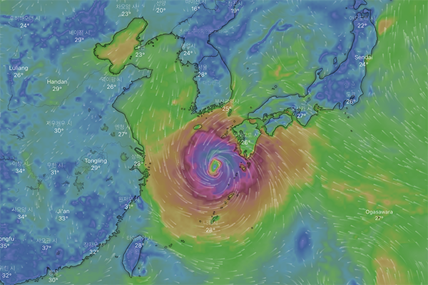 외국 기상 전문 사이트 ' ‘윈디닷컴(windy.com)’이 예측한 18일 오후 제14호 태풍 '난마돌'의 위치. 윈디에 따르면 태풍은 이후 일본으로 방향을 틀어 일본 본토에 상륙할 것으로 예상된다. /자료=윈디닷컴.