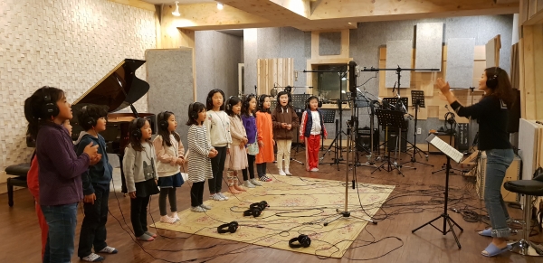 애월교육협동조합 ‘이음’에서 운영하는 방과후 마을학교 아이들의 공연 연습 모습. /사진=애월교육협동조합 ‘이음’