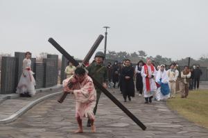 75년 전 제주4.3 희생자들 위로하는 십자가의 길